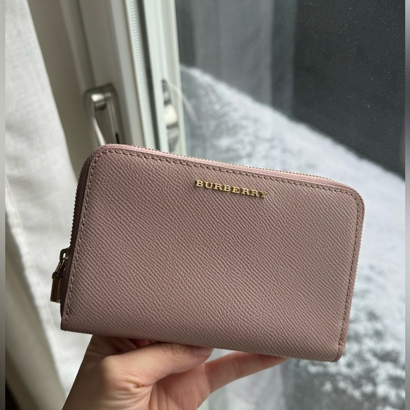 Authentic BURBERRY patent wallet in dusty/heather pink - Picture 11 of 11